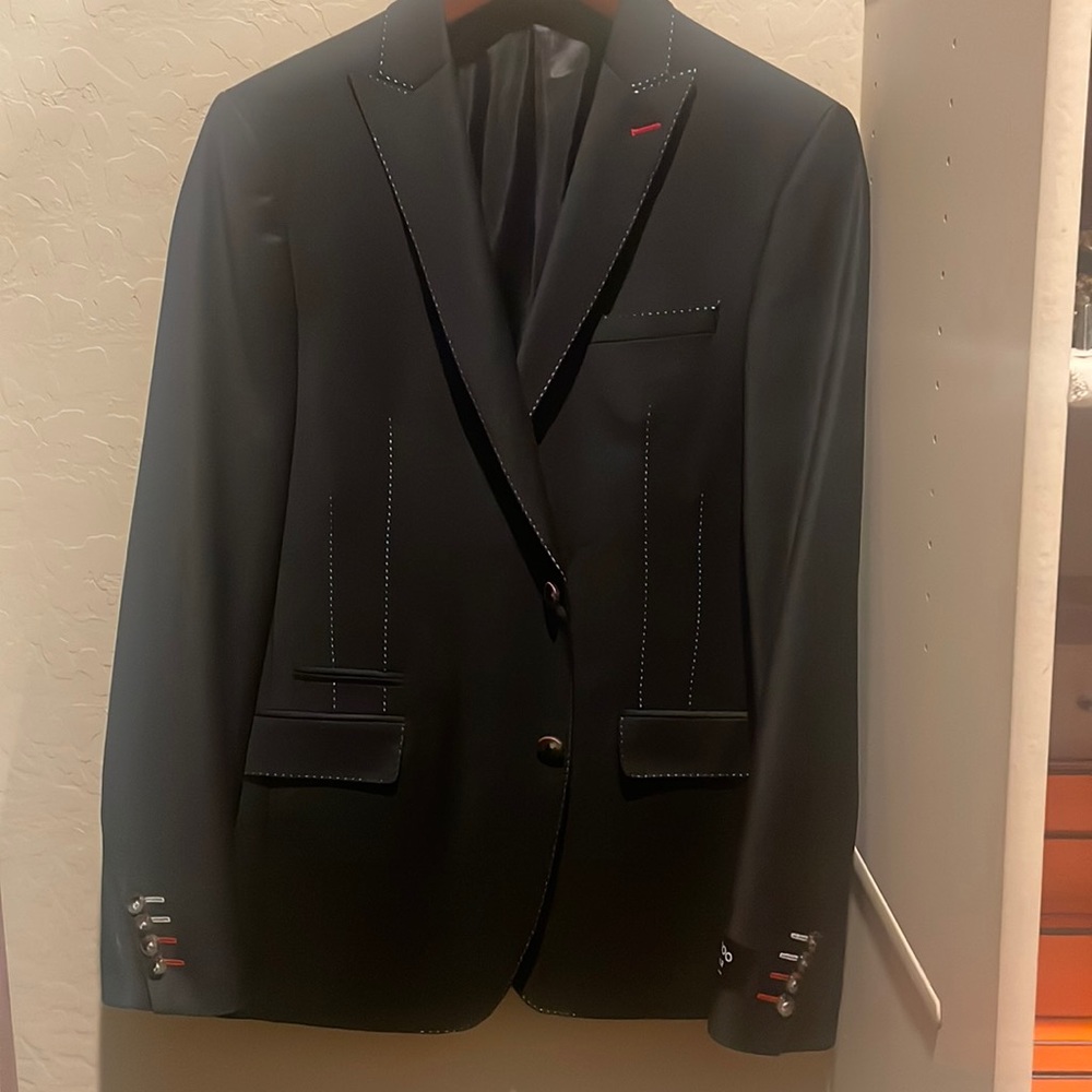 Beautiful detailed suit jacket, can be dressed up or down brand Maceoo
